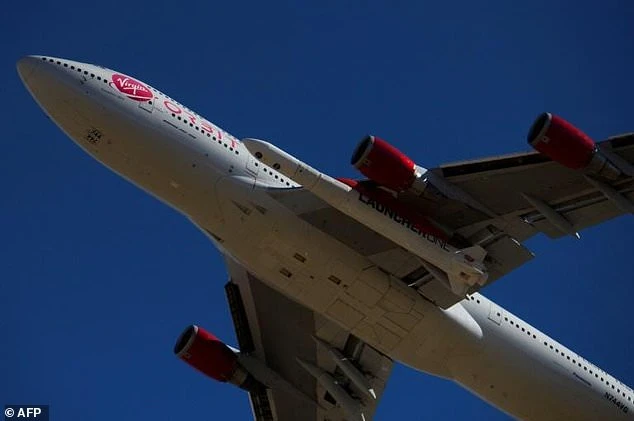 ​យន្តហោះ​ក្រុមហ៊ុន Virgin Orbit ដឹក​រ៉ុក្កែត​ទៅដល់​ទី​អវកាស​ជា​លើកដំបូង