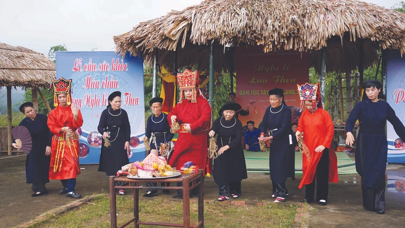 ពិធីកិច្ច ឡូវថែន របស់ជនជាតិ តៃ